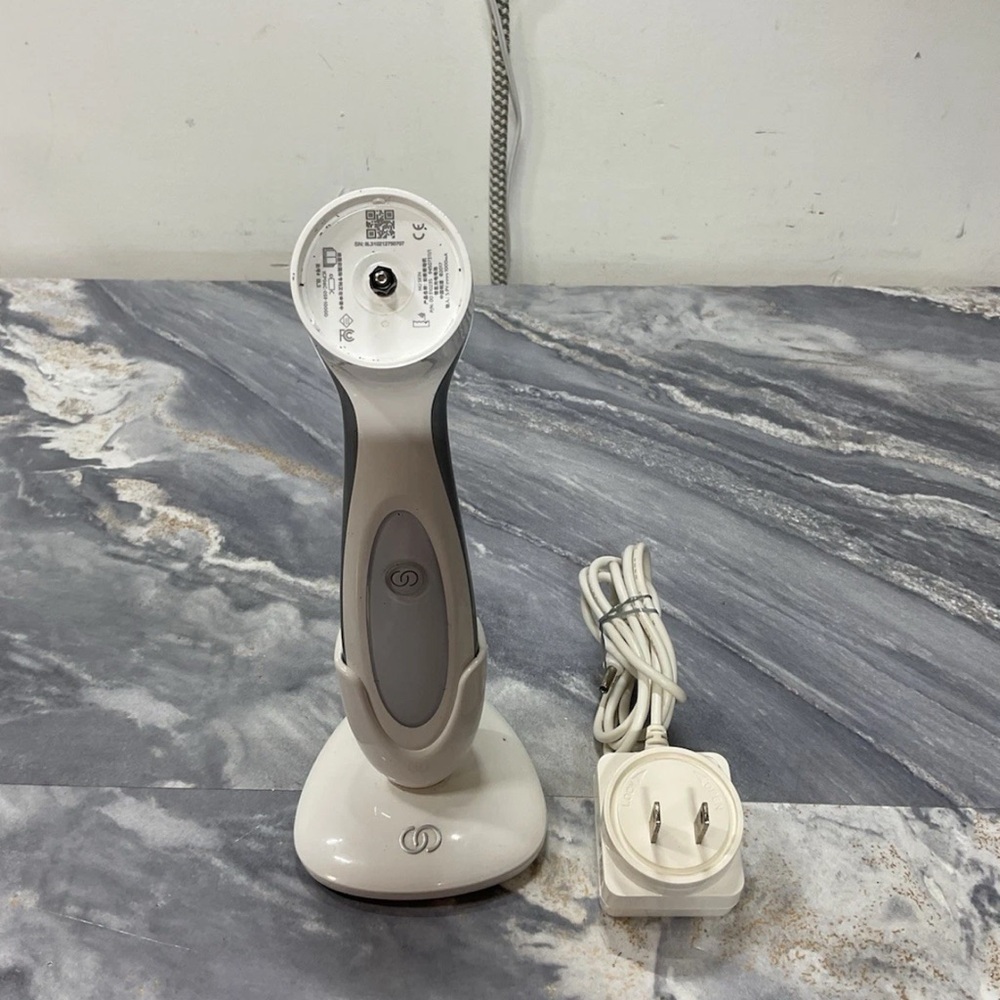 Skin Corded Facial Cleansing Brush in White and Light Gray